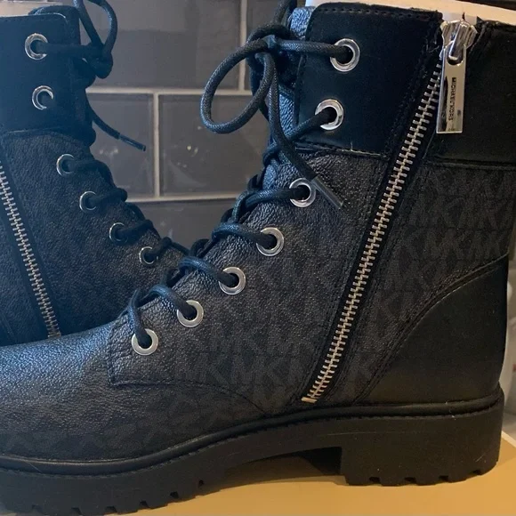 Michael Kors Alistair Botties NWT size 8 1/2 Great statement boot - Picture 7 of 11